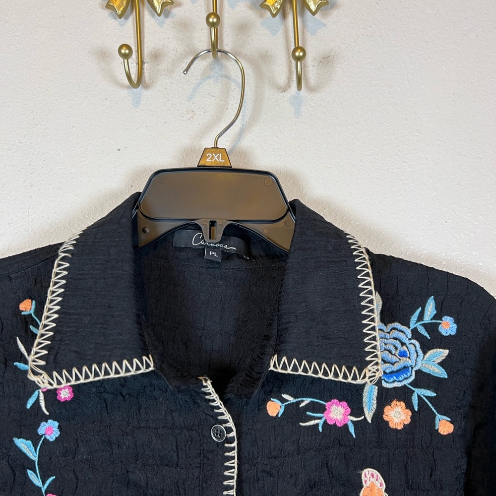 Caleoas Black w/Embroidered Floral Button-Front Blouse. Size PL - Picture 2 of 5